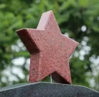 Гранитная звезда на памятник героям ВОВ в Тотьме (518406)
