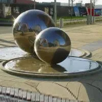 Фонтан из 2 стальных шаров (518906) ∅ 1 и ∅ 1,5 м. Тотьма