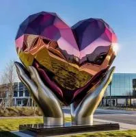 Скульптурная композиция сердце в ладонях (518273) монтаж арт-объект  в Тотьме