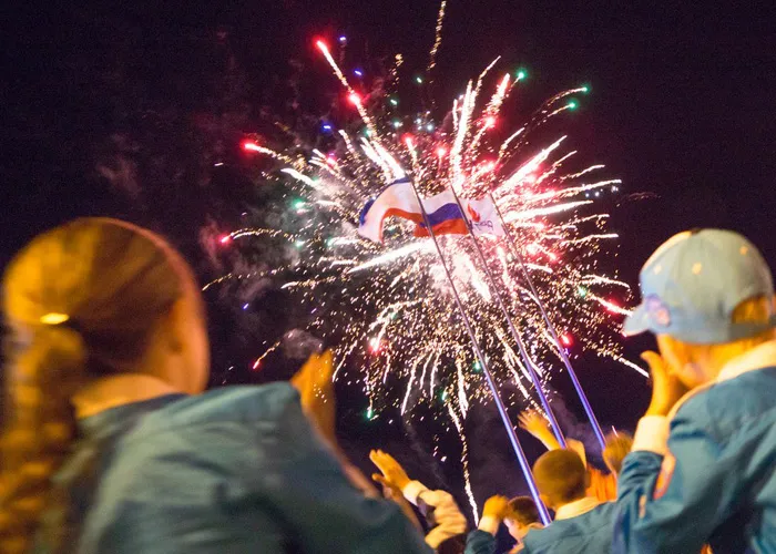 Парковый фейерверк — Тотьма <p>
Парковый фейерверк что это и где можно заказать парковый фейерверк на Новый год. Главное, что выделяет парковый фейерверк в списке прочих равных – это высота, на которой срабатывают пиротехнические элементы данного типа фейерверков. По отношению к уровню земли максимальная высота пиротехнического эффекта паркового фейерверка 35-50 метров...<br>
</p> организация и проведение фейерверк шоу от магазина пиротехники  | totma.piroclub.ru