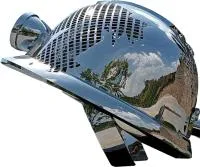 Каска - скульптура абстрактная скульптура из нержавеющей стали на заказ — Тотьма  
