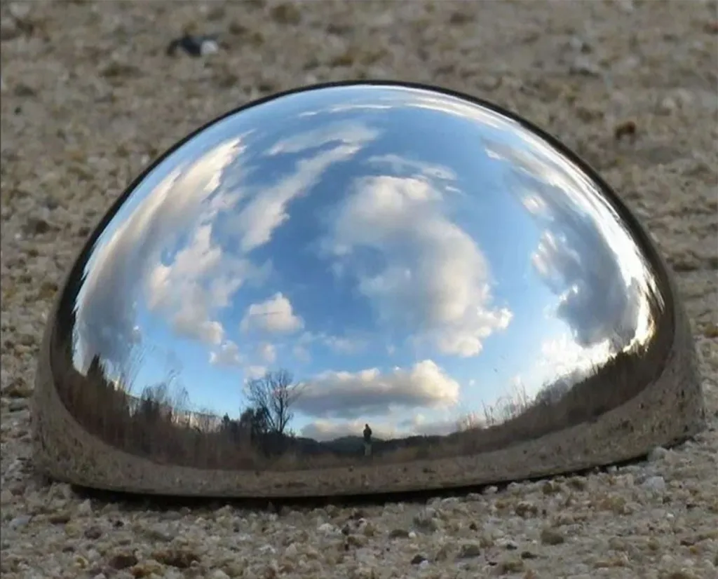 Стальные полусферы в Тотьме 